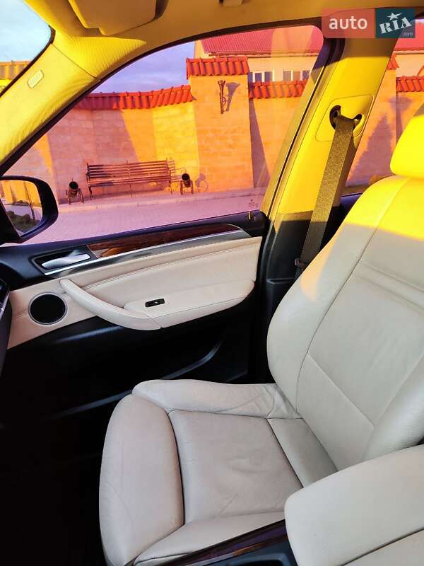 Внедорожник / Кроссовер BMW X5 2010 в Измаиле