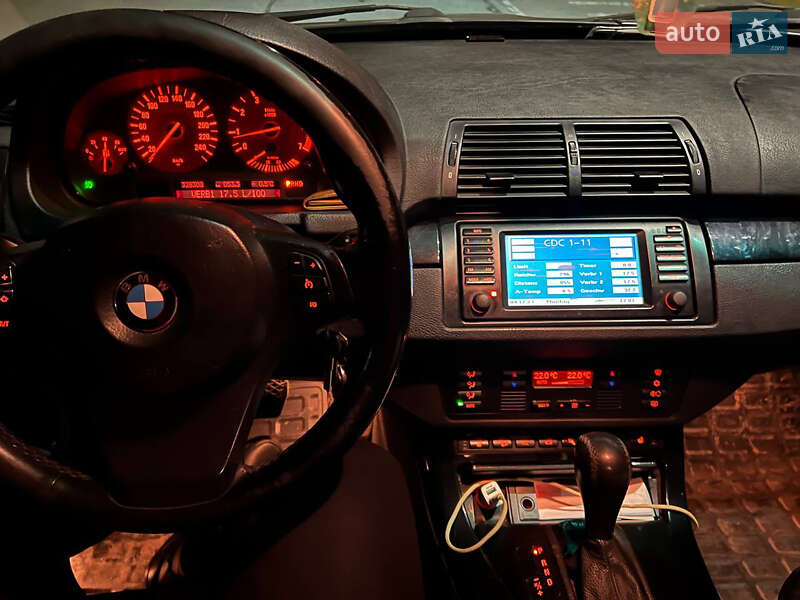 Внедорожник / Кроссовер BMW X5 2004 в Томаковке