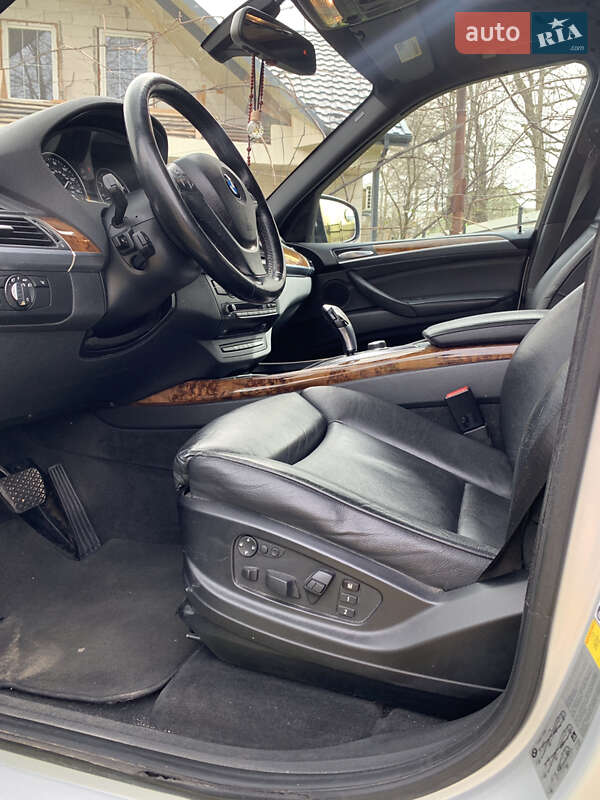 Внедорожник / Кроссовер BMW X5 2008 в Старом Самборе