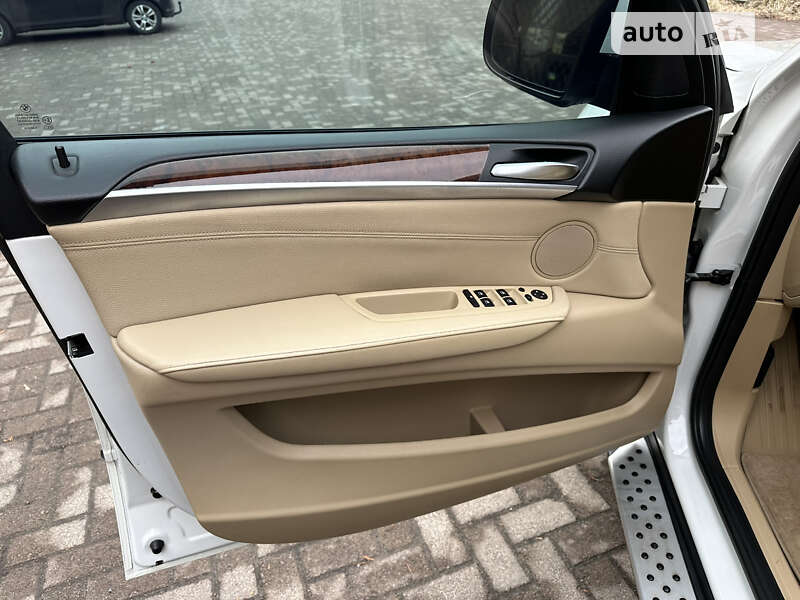 Позашляховик / Кросовер BMW X5 2012 в Рівному