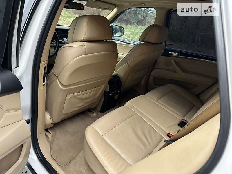 Позашляховик / Кросовер BMW X5 2012 в Рівному