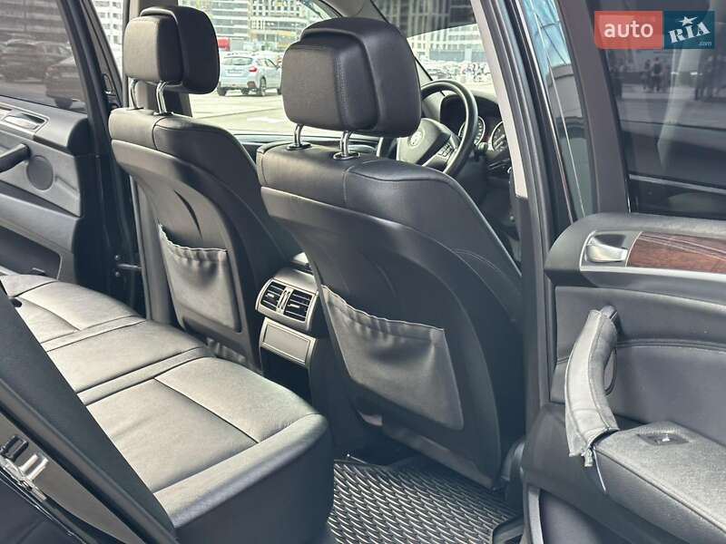 Внедорожник / Кроссовер BMW X5 2011 в Киеве