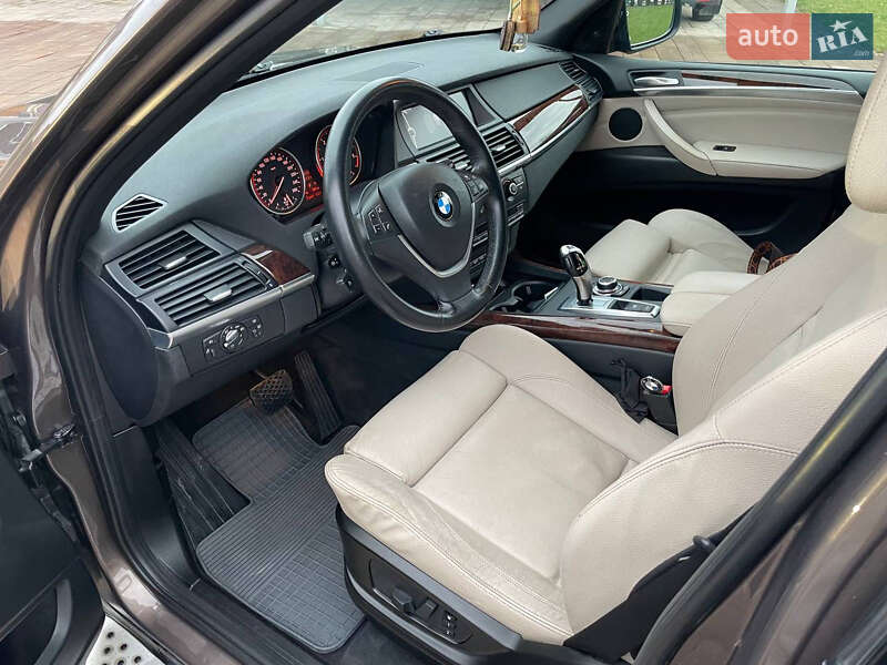 Внедорожник / Кроссовер BMW X5 2011 в Кицмани