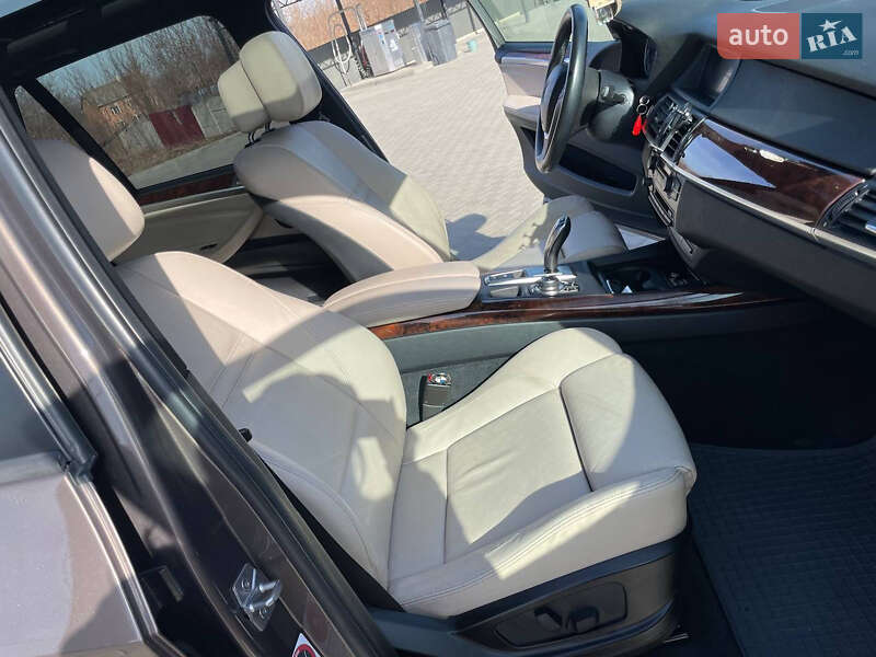 Внедорожник / Кроссовер BMW X5 2011 в Кицмани