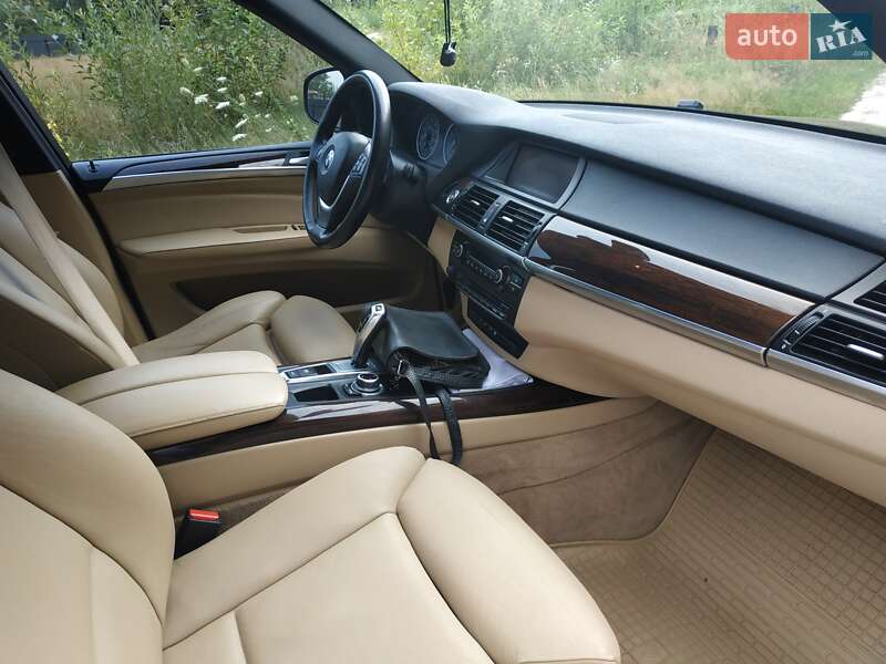 Позашляховик / Кросовер BMW X5 2013 в Вараші