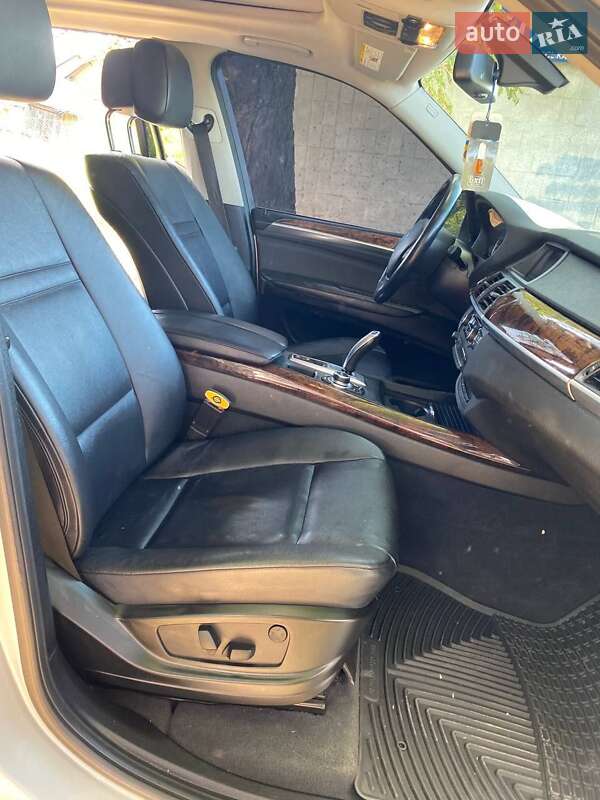 Внедорожник / Кроссовер BMW X5 2012 в Калуше