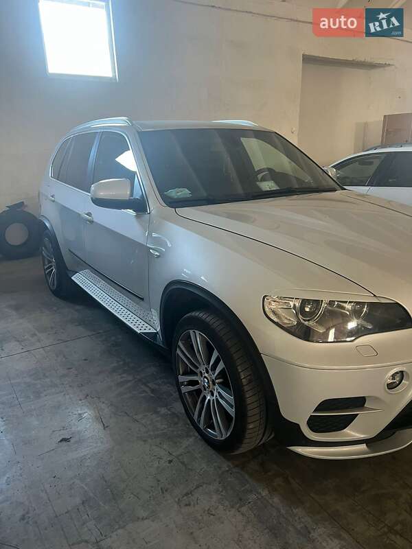 Внедорожник / Кроссовер BMW X5 2011 в Черновцах