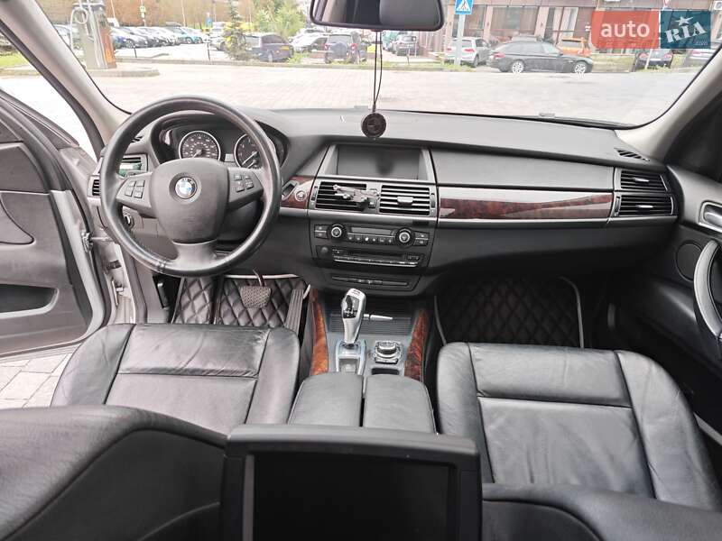 Позашляховик / Кросовер BMW X5 2010 в Львові