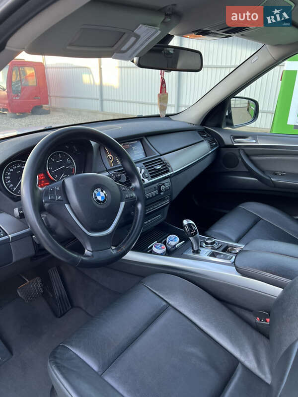 Внедорожник / Кроссовер BMW X5 2011 в Сторожинце