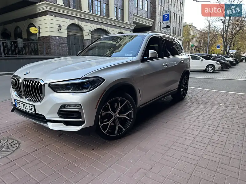 Позашляховик / Кросовер BMW X5 2018 в 