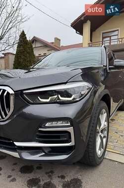 Внедорожник / Кроссовер BMW X5 2019 в 