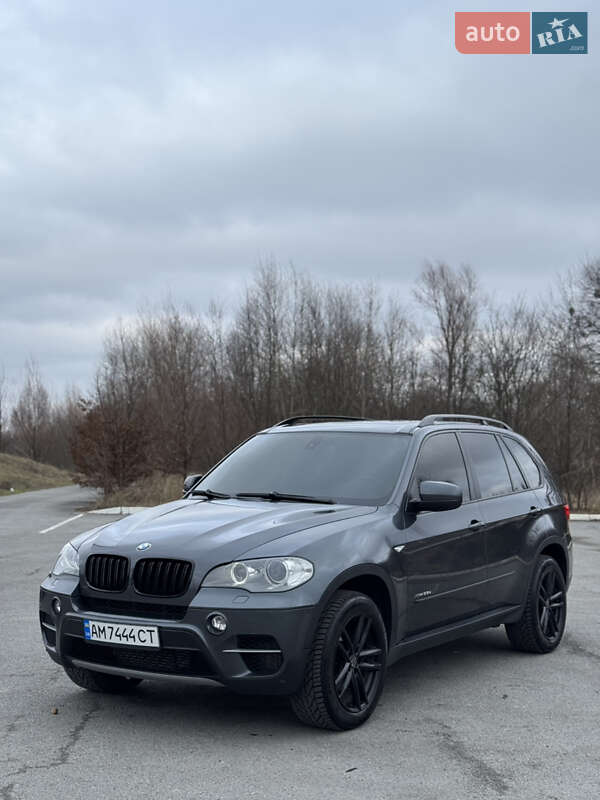 Позашляховик / Кросовер BMW X5 2011 в 