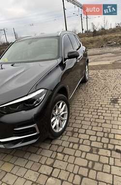 Позашляховик / Кросовер BMW X5 2021 в 