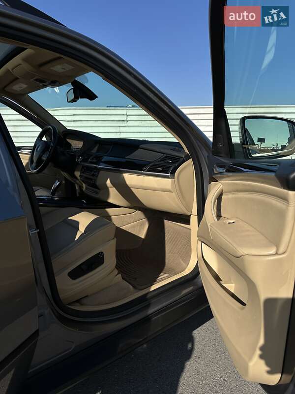 Позашляховик / Кросовер BMW X5 2010 в Львові