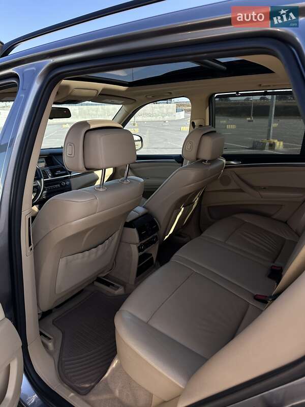 Позашляховик / Кросовер BMW X5 2010 в Львові