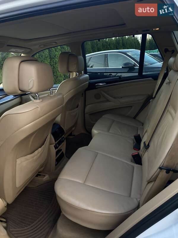 Внедорожник / Кроссовер BMW X5 2010 в Луцке