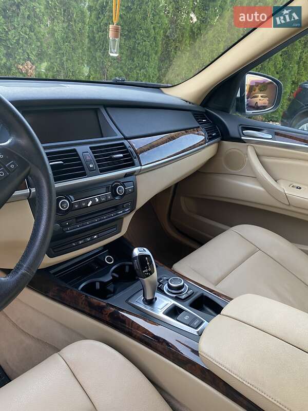 Внедорожник / Кроссовер BMW X5 2010 в Луцке