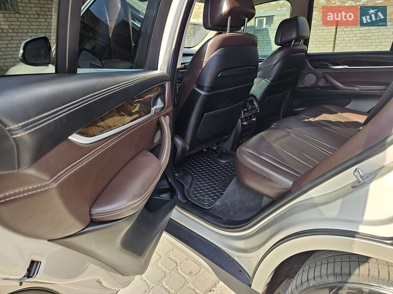 Позашляховик / Кросовер BMW X5 2016 в Лубнах