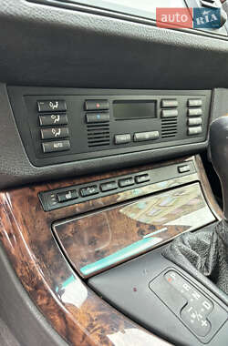 Внедорожник / Кроссовер BMW X5 2001 в 