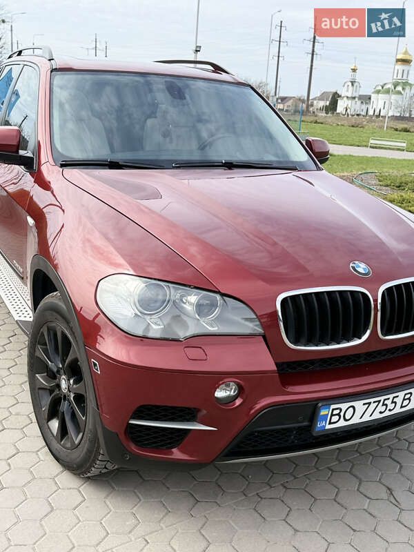 Позашляховик / Кросовер BMW X5 2011 в 