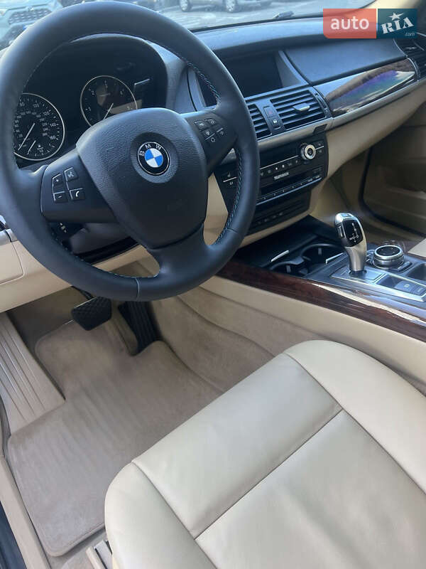 Внедорожник / Кроссовер BMW X5 2012 в Киеве