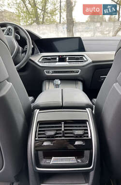 Внедорожник / Кроссовер BMW X5 2019 в 
