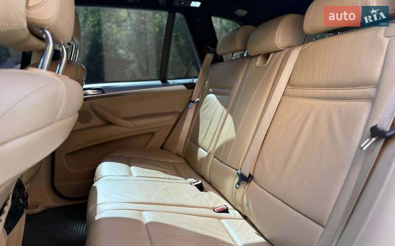 Внедорожник / Кроссовер BMW X5 2011 в Черновцах