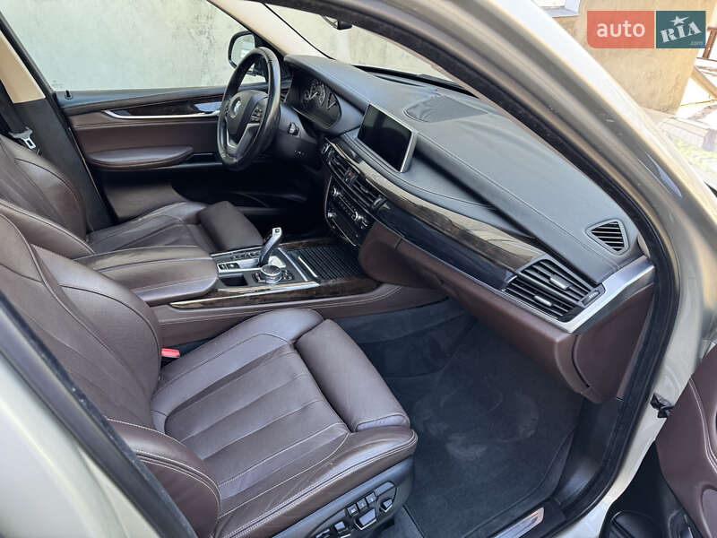 Внедорожник / Кроссовер BMW X5 2016 в Дубно