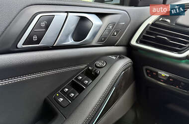 Позашляховик / Кросовер BMW X5 2021 в 