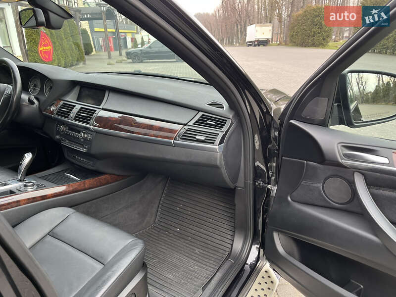 Позашляховик / Кросовер BMW X5 2012 в Львові