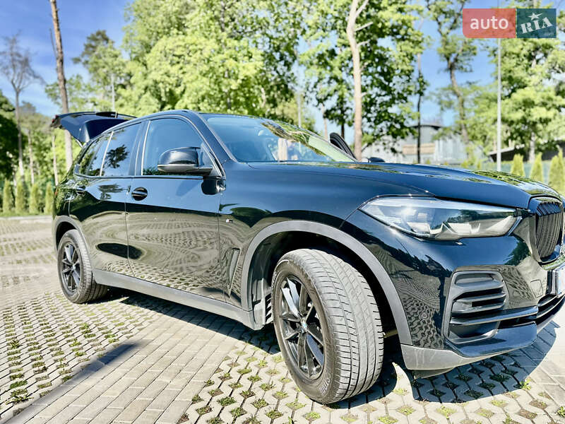 Внедорожник / Кроссовер BMW X5 2021 в Харькове