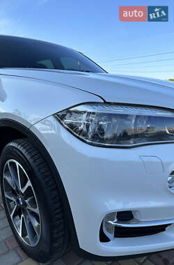 Позашляховик / Кросовер BMW X5 2013 в 