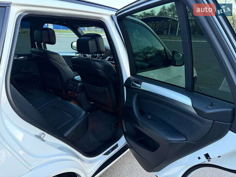 Позашляховик / Кросовер BMW X5 2011 в Миколаєві
