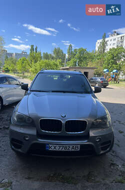Позашляховик / Кросовер BMW X5 2011 в 