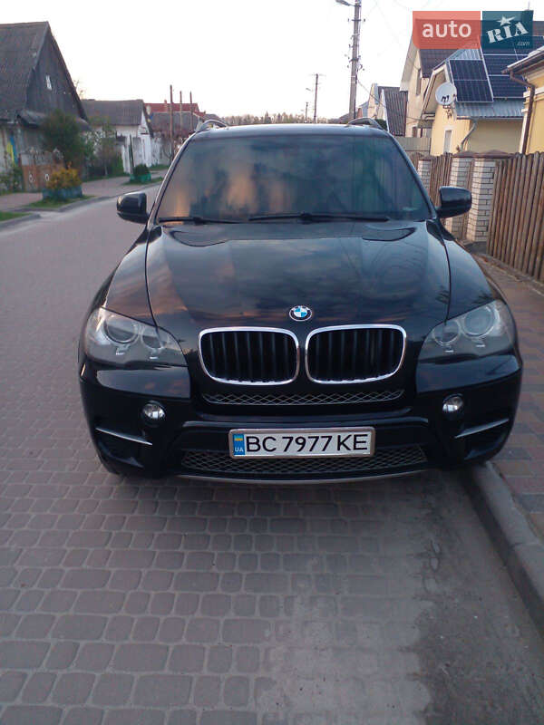 Позашляховик / Кросовер BMW X5 2011 в 