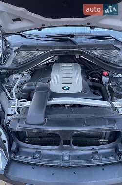 Позашляховик / Кросовер BMW X5 2009 в 