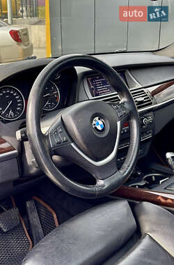Внедорожник / Кроссовер BMW X5 2010 в 