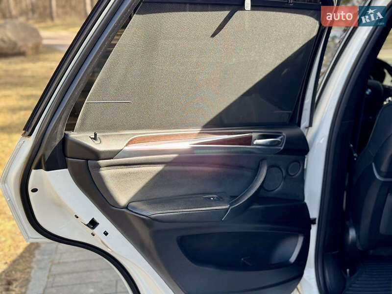 Внедорожник / Кроссовер BMW X5 2010 в Житомире
