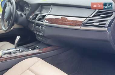 Позашляховик / Кросовер BMW X5 2010 в 