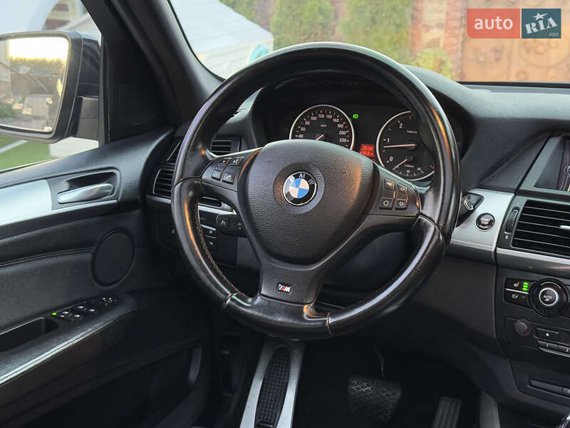 Внедорожник / Кроссовер BMW X5 2010 в Вараше