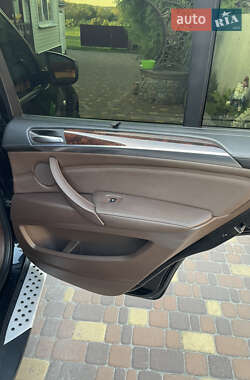 Позашляховик / Кросовер BMW X5 2010 в 