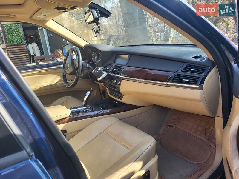 Позашляховик / Кросовер BMW X5 2011 в Чернівцях