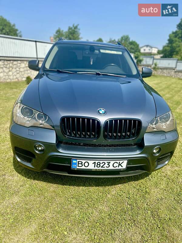Внедорожник / Кроссовер BMW X5 2011 в 