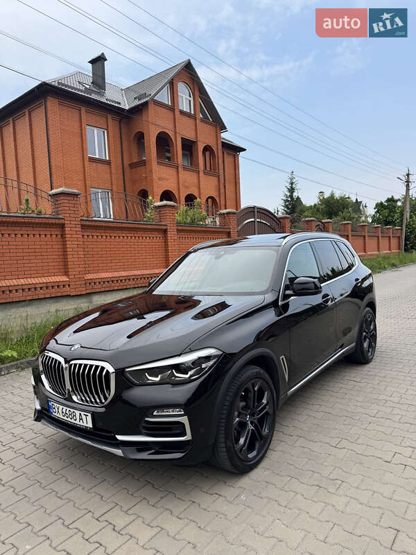 Внедорожник / Кроссовер BMW X5 2019 в 