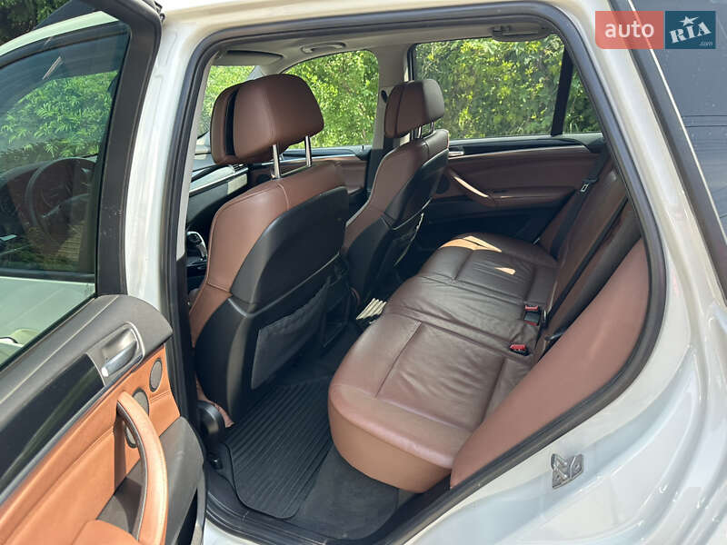Внедорожник / Кроссовер BMW X5 2012 в Черновцах