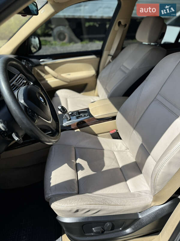 Позашляховик / Кросовер BMW X5 2010 в Івано-Франківську