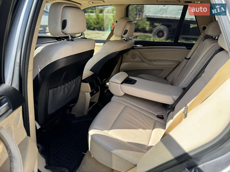Позашляховик / Кросовер BMW X5 2010 в Івано-Франківську