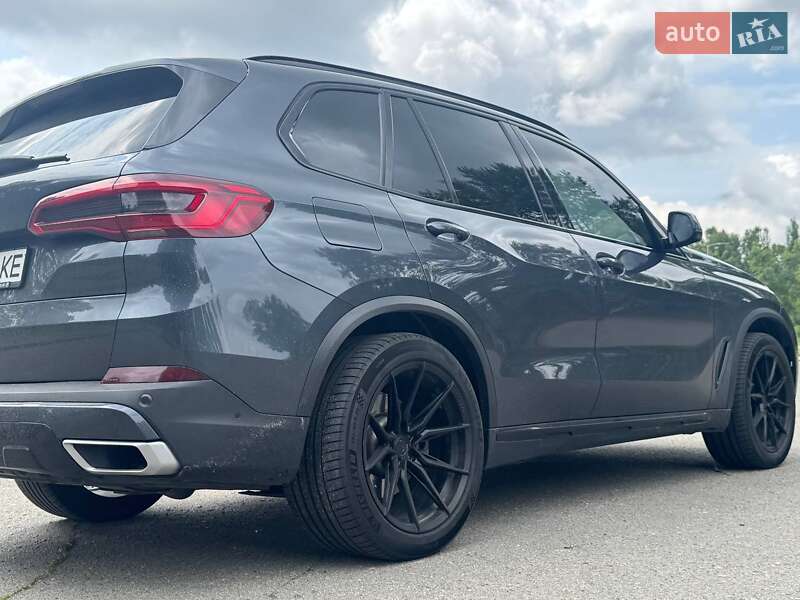 Внедорожник / Кроссовер BMW X5 2019 в Киеве