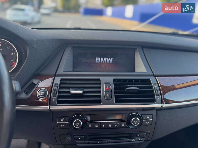 Внедорожник / Кроссовер BMW X5 2010 в Ивано-Франковске