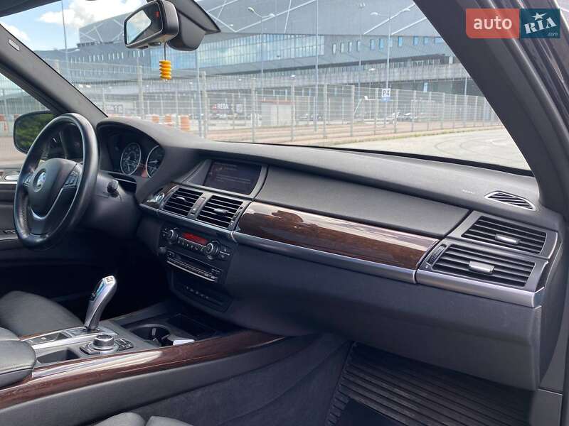 Позашляховик / Кросовер BMW X5 2012 в Львові